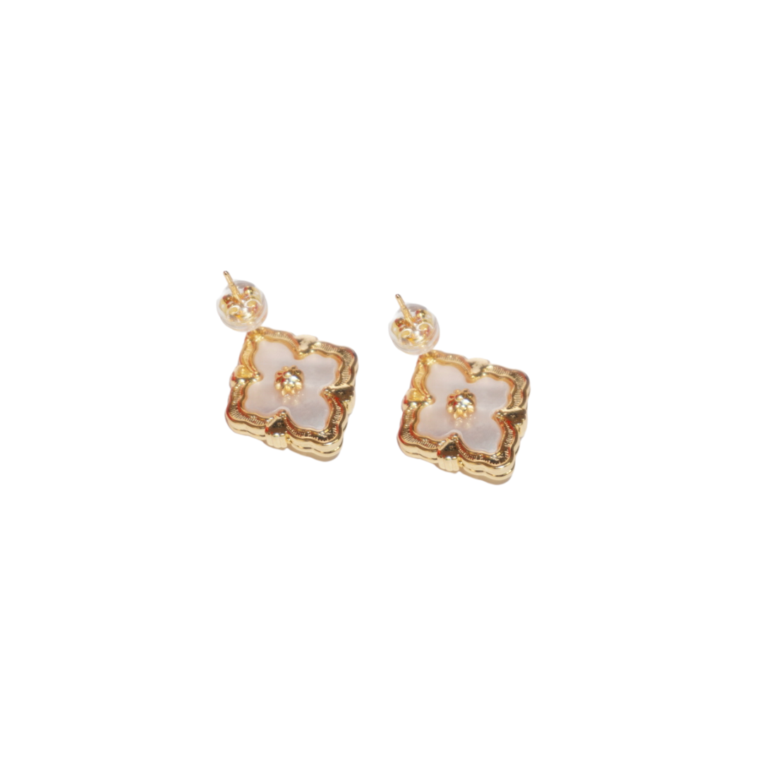 LUX EARRING